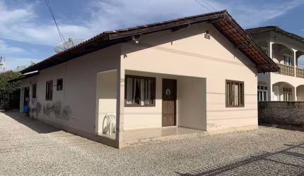 Casa à venda, 3 quartos, 2 vagas, Guarani - Brusque/SC