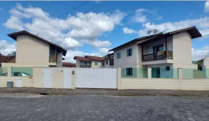 CASA NO BAIRRO SANTA TEREZINHA A POUCOS MINUTOS DO CENTRO DE BRUSQUE