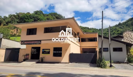 Casa Residencial com Sala Comercial Próximo ao Centro de Brusque