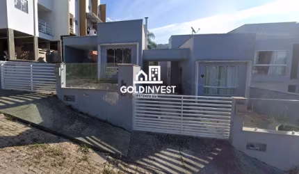 Casa térrea com 2 quartos com passagem lateral no bairro São Pedro