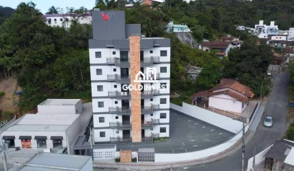Apartamento com 2 quartos no bairro Azambuja