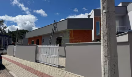 Casa a venda com 3 quartos no bairro da Limeira