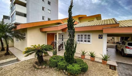 Casa com piscina no bairro Steffen - Brusque