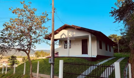 OPORTUNIDADE INCRÍVEL! Casa Solta no bairro Dom joaquim com 3 quartos| Dom Joaquim