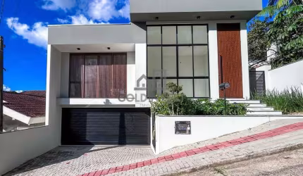 Casa com alto padrão de acabamento com 3 quartos no bairro São Pedro próximo a Prefeitura