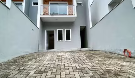 Sobrado geminado com 3 quartos no bairro Planalto!!!