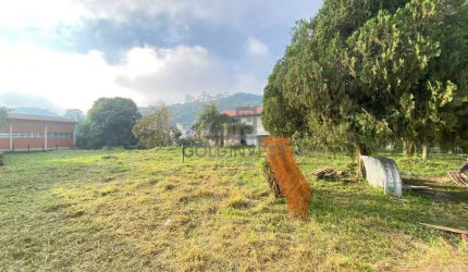 Terreno com aproximadamente 1.000m² no bairro Primeiro de Maio!!!