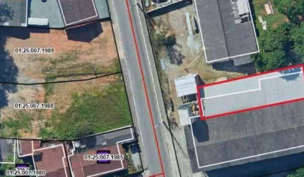 Galpão com 350m² bem localizado no bairro São Pedro-Brusque!!