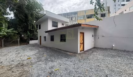 Casa com 1 quarto no Centro de Brusque!!!