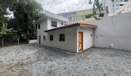 Casa com 1 quarto no Centro de Brusque!!!