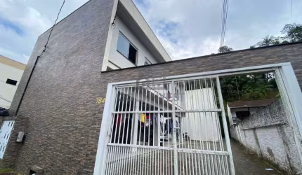 Casa com 2 quartos no bairro Primeiro de Maio!!!