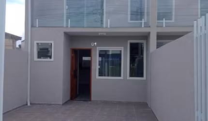 Sobrado com sacada, frente para rua/Vitoria Regia