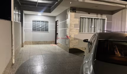 Casa à Venda com Espaço e Conforto na Rua Sandro Fialla - Araucária/PR.