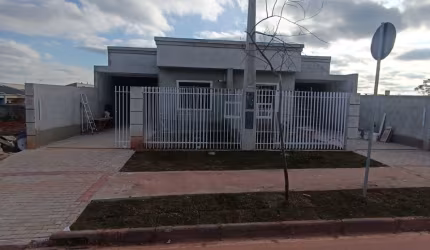 Casas de frente para rua no Porto das Laranjeiras...