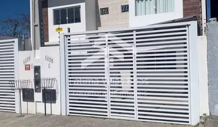 Sobrado duplex mobiliado à venda no Rio Vermelho em Florianópolis