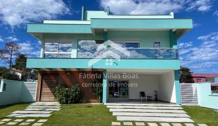 Casa de alto padrão com 4 suítes à venda em condomínio no Rio Vermelho em Florianópolis