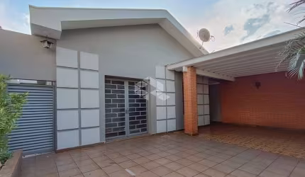 Casa à venda na Independência, 3 quartos, 1 suíte, 2 vagas.