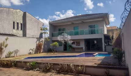 VENDO SOBRADO  PARQUE RESIDENCIAL LAGOINHA, 3 DORMITORIO ,  2 SUITES , 4 VAGAS