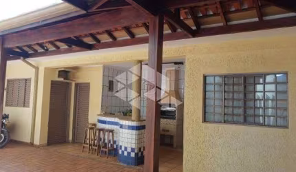 Sobrado à venda 3 dormitórios, 6 vagas, Bairro Comercial Palmares.