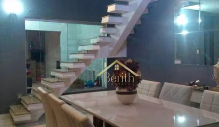 Sobrado com 2 dormitórios à venda, 200 m² por R$ 750.000 - Piracangaguá - Taubaté/SP
