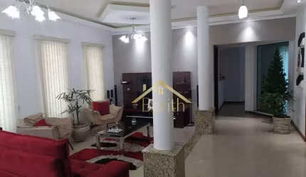 Sobrado com 3 dormitórios à venda, 310 m² por R$ 850.000,00 - Granja Daniel - Taubaté/SP