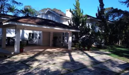Sobrado com 3 dormitórios para alugar, 400 m² por R$ 7.500,00/mês - Chácaras Cataguá - Taubaté/SP