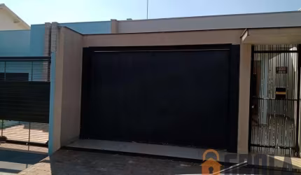 Casa para Venda em Cianorte, Zona 02, 3 dormitórios, 1 suíte, 2 banheiros, 2 vagas