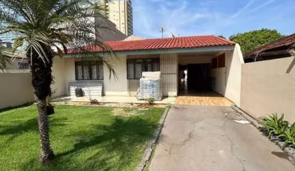 Casa para Venda em Campo Mourão, Centro, 5 dormitórios, 1 suíte, 2 banheiros, 4 vagas