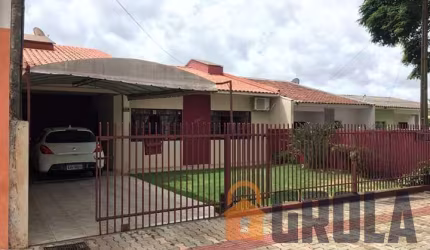 Casa para Venda em Campo Mourão, Centro, 2 dormitórios, 2 suítes, 4 banheiros, 2 vagas