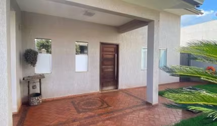 Casa para Venda em Campo Mourão, Jardim Shangrilá, 4 dormitórios, 1 suíte, 2 banheiros