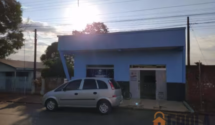 Casa para Venda em Campo Mourão, Jardim Pio XII, 3 dormitórios, 2 banheiros, 2 vagas