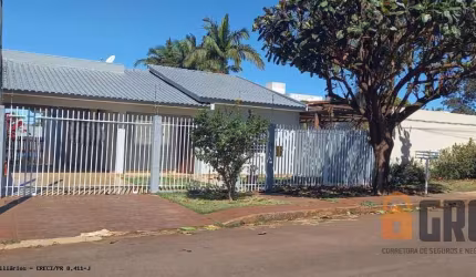 Casa para Venda em Campo Mourão, Jardim Villaggio Trombini, 4 dormitórios, 1 suíte, 3 banheiros, 3 vagas