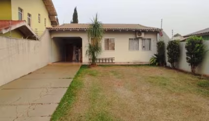 Casa para Venda em Campo Mourão, Centro, 4 dormitórios, 1 suíte, 2 banheiros, 2 vagas