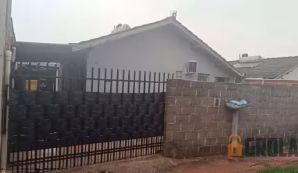 Casa para Venda em Campo Mourão, Moradias Avelino Piacentini, 2 dormitórios, 2 banheiros, 2 vagas