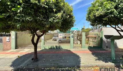Casa para Venda em Campo Mourão, Centro, 8 dormitórios, 3 banheiros, 4 vagas
