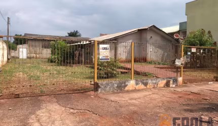 Casa para Venda em Campo Mourão, Centro, 3 dormitórios, 2 banheiros, 4 vagas