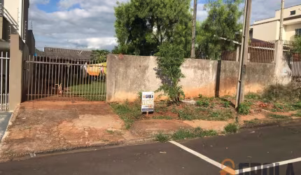Casa para Venda em Campo Mourão, Centro, 2 dormitórios, 1 banheiro, 1 vaga