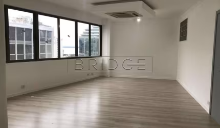 Sala comercial para alugar na Rua Doutor Flores, 62, Centro Histórico, Porto Alegre por R$ 2.000