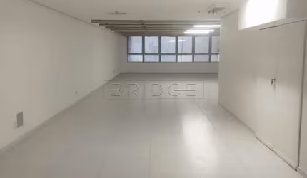 Sala comercial para alugar na Rua Sete de Setembro, 1096, Centro Histórico, Porto Alegre por R$ 3.500