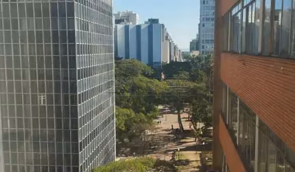 Sala comercial para alugar na Rua Sete de Setembro, 1096, Centro Histórico, Porto Alegre por R$ 3.000