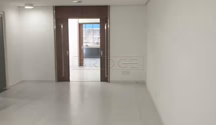Sala comercial para alugar na Rua Sete de Setembro, 1096, Centro Histórico, Porto Alegre por R$ 2.100