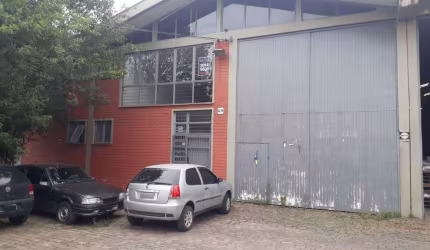Barracão / Galpão / Depósito para alugar na Travessa Venezuela, 150, Humaitá, Porto Alegre por R$ 8.000
