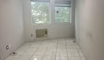 Sala comercial para alugar na Avenida Protásio Alves, 86, Petrópolis, Porto Alegre por R$ 1.400