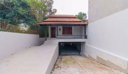 Casa em condomínio fechado com 4 quartos para alugar na Professor Lealcino Santos, 26, Partenon, Porto Alegre por R$ 4.900