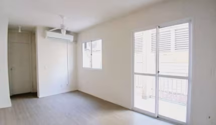 Apartamento com 2 quartos para alugar na Avenida José Aloísio Filho, 595, Humaitá, Porto Alegre por R$ 2.000