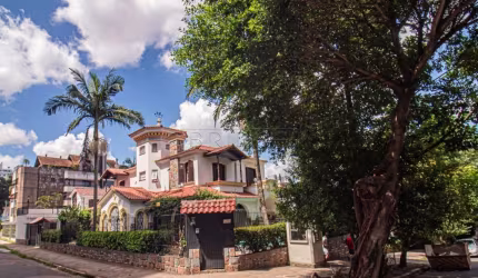 Casa em condomínio fechado com 3 quartos para alugar na Rua Eça de Queiroz, 530, Petrópolis, Porto Alegre por R$ 14.000
