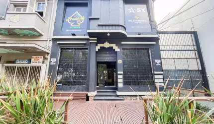 Casa comercial com 3 salas para alugar na Avenida Presidente Franklin Roosevelt, 647, Navegantes, Porto Alegre por R$ 6.000