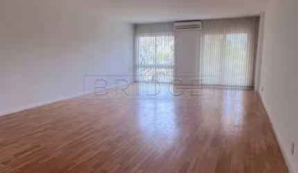 Apartamento com 3 quartos para alugar na Dr Timoteo, 1054, Moinhos de Vento, Porto Alegre por R$ 8.000