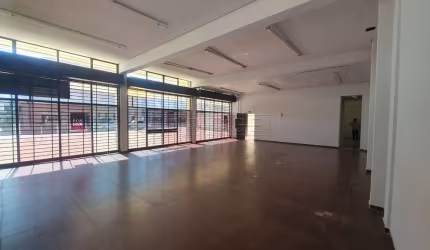 Prédio para alugar na Avenida Cairu, 581, Navegantes, Porto Alegre por R$ 18.000