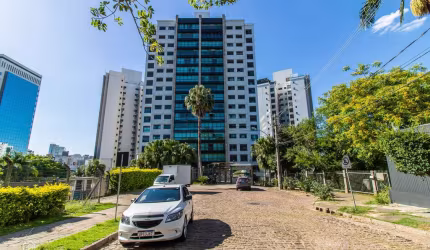 Apartamento com 3 quartos para alugar na Rua Primeiro de Janeiro, 150, Três Figueiras, Porto Alegre por R$ 8.900
